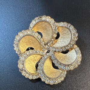 16- Crown Trifari vintage Elegant Gold and Rhinestone Floral Brooch